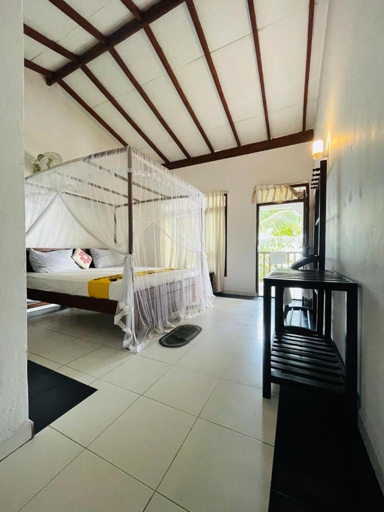 Rainbow Surf Beach Hotel Koggala Eksteriør billede